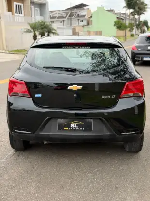 CHEVROLET-ONIX-2017