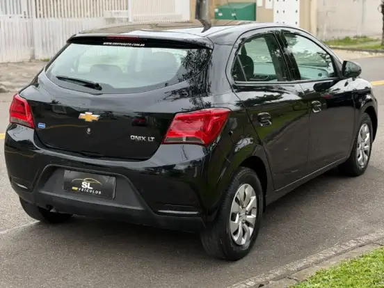 CHEVROLET-ONIX-1.0 MPFI LT 8V FLEX 4P MANUAL CHEVROLET-ONIX-2017