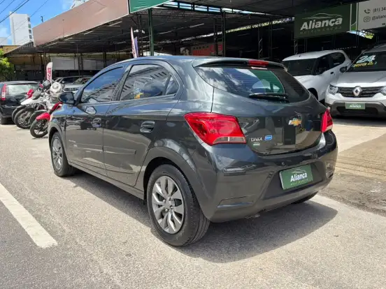 CHEVROLET-ONIX-2018
