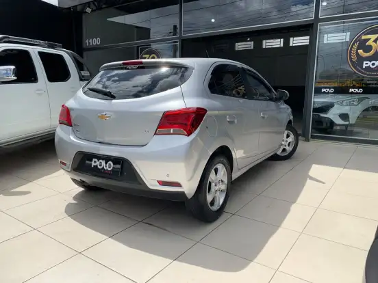 CHEVROLET-ONIX-2018