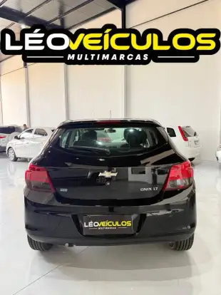 CHEVROLET-ONIX-1.4 MPFI LT 8V FLEX 4P AUTOMÁTICO CHEVROLET-ONIX-2013
