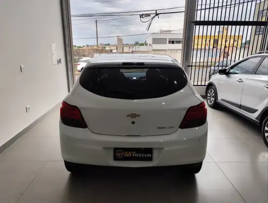 CHEVROLET-ONIX-2015