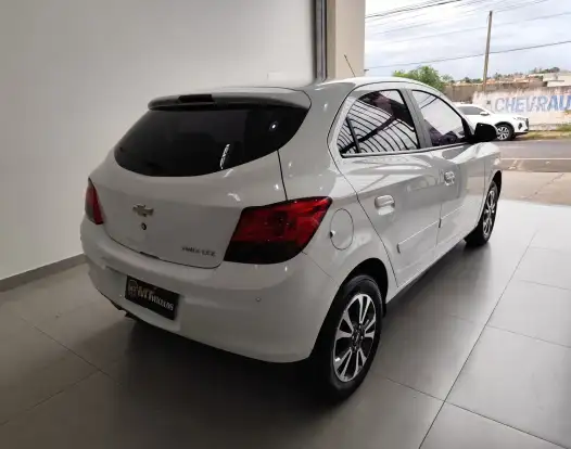 CHEVROLET-ONIX-2015