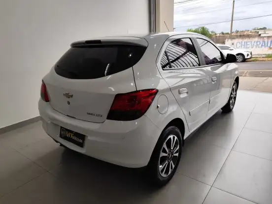 CHEVROLET-ONIX-1.4 MPFI LTZ 8V FLEX 4P AUTOMÁTICO CHEVROLET-ONIX-2015