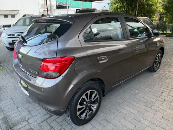 CHEVROLET-ONIX-2014