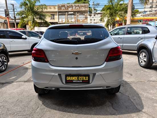 CHEVROLET-ONIX-2018