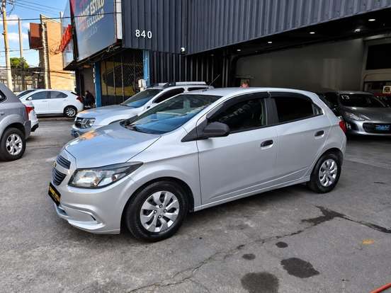 CHEVROLET-ONIX-2018