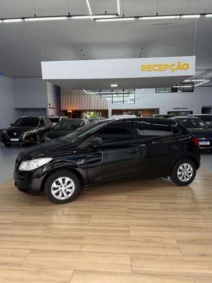 CHEVROLET-ONIX-2014
