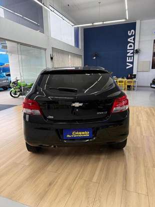 CHEVROLET-ONIX-2014