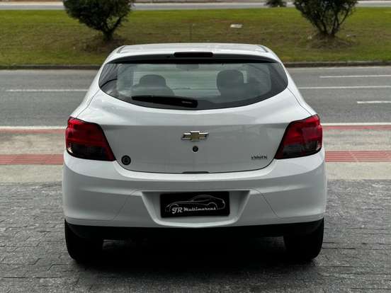 CHEVROLET-ONIX-2015