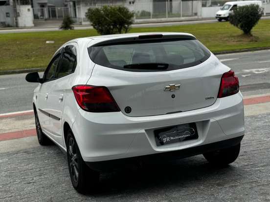 CHEVROLET-ONIX-2015