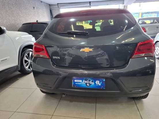 CHEVROLET-ONIX-2018