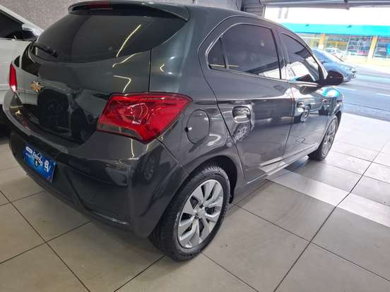 CHEVROLET-ONIX-2018