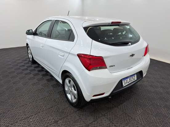 CHEVROLET-ONIX-2018