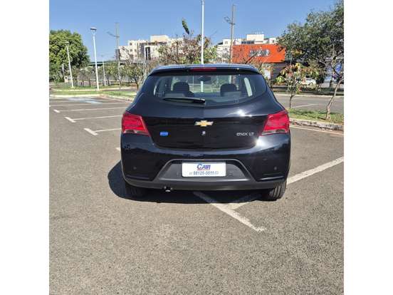 CHEVROLET-ONIX-1.4 MPFI LT 8V FLEX 4P AUTOMÁTICO CHEVROLET-ONIX-2016