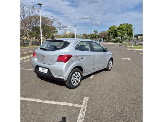 CHEVROLET-ONIX-2016