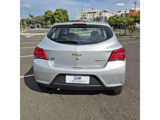 CHEVROLET-ONIX-2016