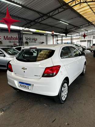 CHEVROLET-ONIX-2015