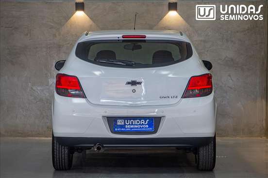 CHEVROLET-ONIX-2014