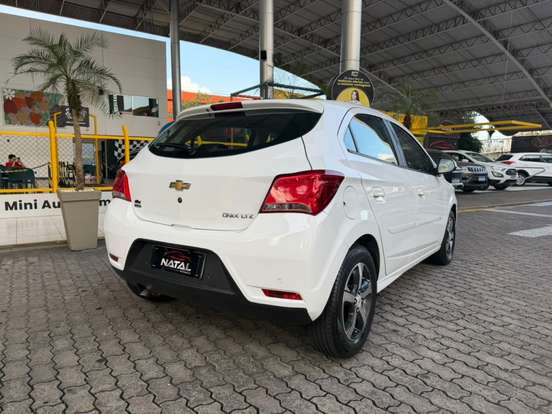 CHEVROLET-ONIX-2017