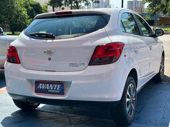 CHEVROLET-ONIX-2016
