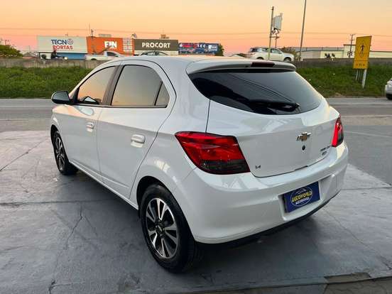 CHEVROLET-ONIX-2015