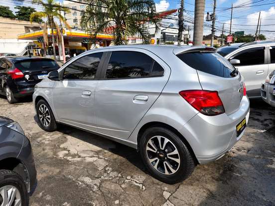CHEVROLET-ONIX-2015