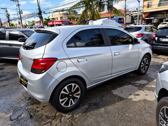 CHEVROLET-ONIX-2015