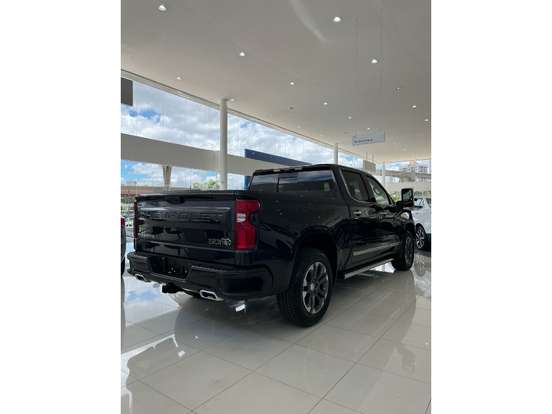 CHEVROLET-SILVERADO-5.3 V8 GASOLINA 1500 HIGH COUNTRY 4X4 AUTOMÁTICO CHEVROLET-SILVERADO-2023
