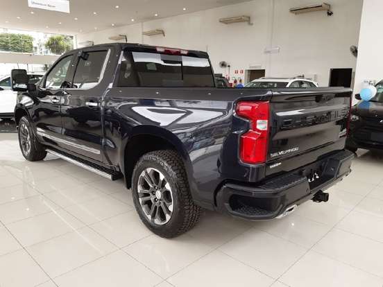 CHEVROLET-SILVERADO-5.3 V8 GASOLINA 1500 HIGH COUNTRY 4X4 AUTOMÁTICO CHEVROLET-SILVERADO-2023