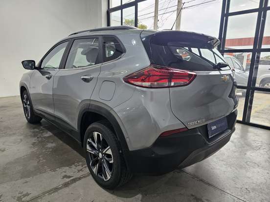 CHEVROLET-TRACKER-2023