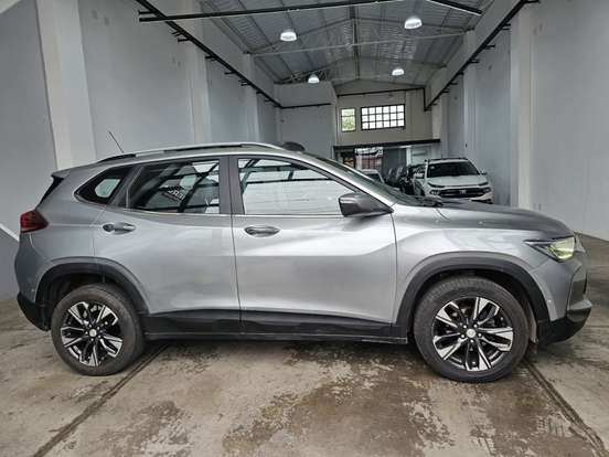CHEVROLET-TRACKER-2023