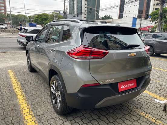 CHEVROLET-TRACKER-2023