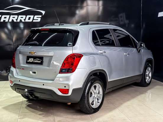 CHEVROLET-TRACKER-2017