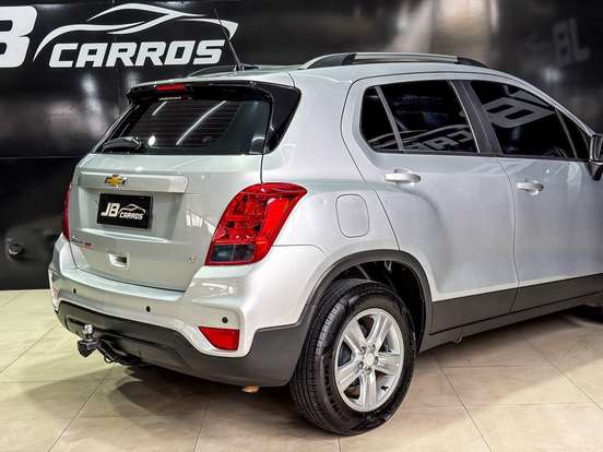 CHEVROLET-TRACKER-2017