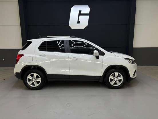 CHEVROLET-TRACKER-2018