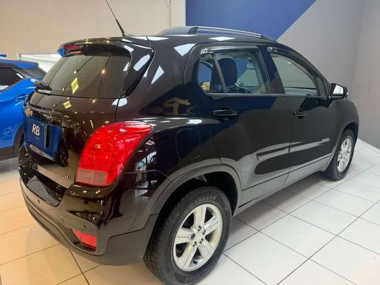 CHEVROLET-TRACKER-2017
