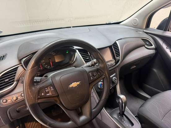 CHEVROLET-TRACKER-2017