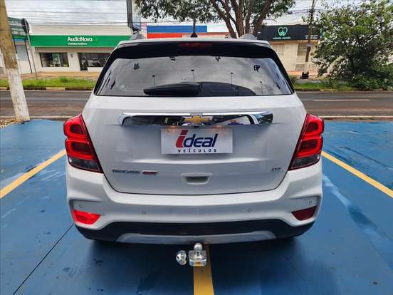 CHEVROLET-TRACKER-2016