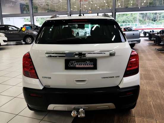 CHEVROLET-TRACKER-2015