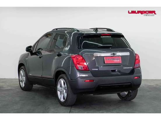 CHEVROLET-TRACKER-2016