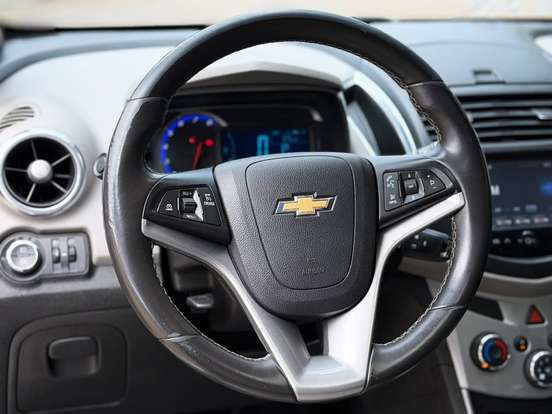CHEVROLET-TRACKER-2015