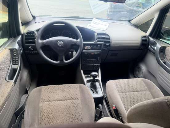 CHEVROLET-ZAFIRA-2011