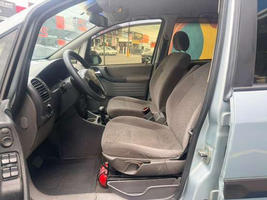 CHEVROLET-ZAFIRA-2.0 MPFI ELEGANCE 8V FLEX 4P AUTOMÁTICO CHEVROLET-ZAFIRA-2011
