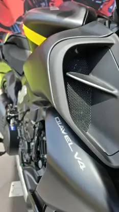 DUCATI-DIAVEL V4-2026