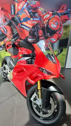 DUCATI-PANIGALE V4 S-2025