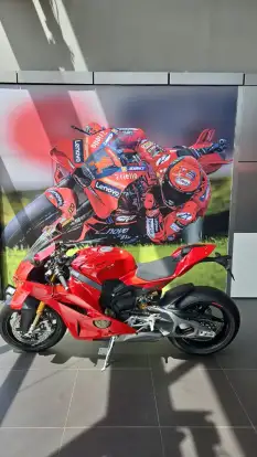 DUCATI-PANIGALE V4 S-2025