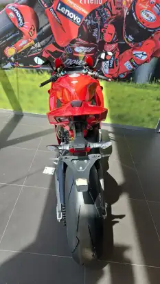 DUCATI-PANIGALE V4 S-2025