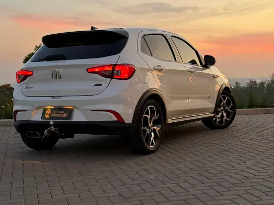 FIAT-ARGO-1.8 E.TORQ FLEX HGT AT6 FIAT-ARGO-2017