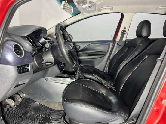 FIAT-PUNTO-2014